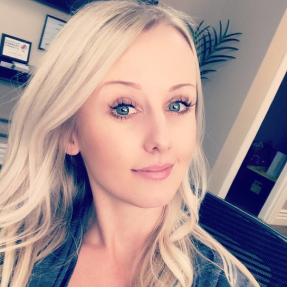 Meet your Posher, Crystal - Picture 2 of 2